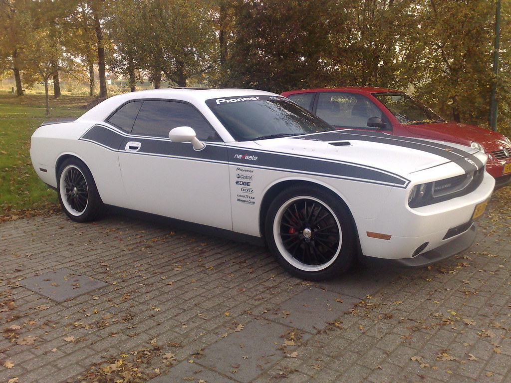 dodge challenger 8