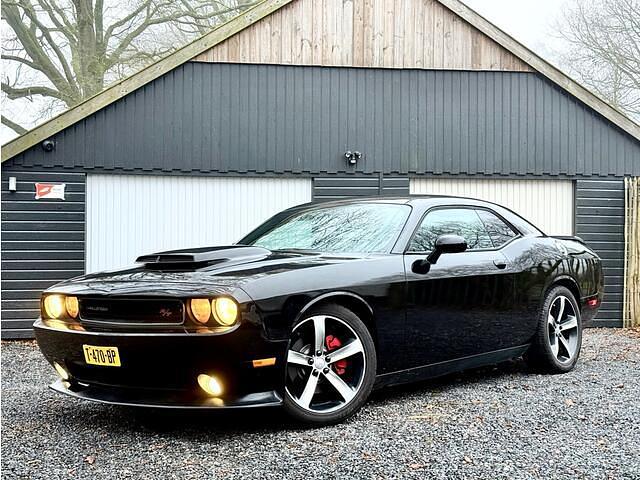 dodge challenger hemi v8
