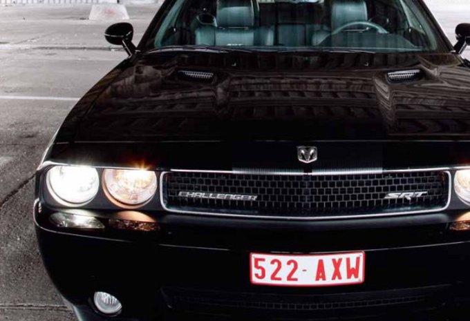 dodge challenger srt 8