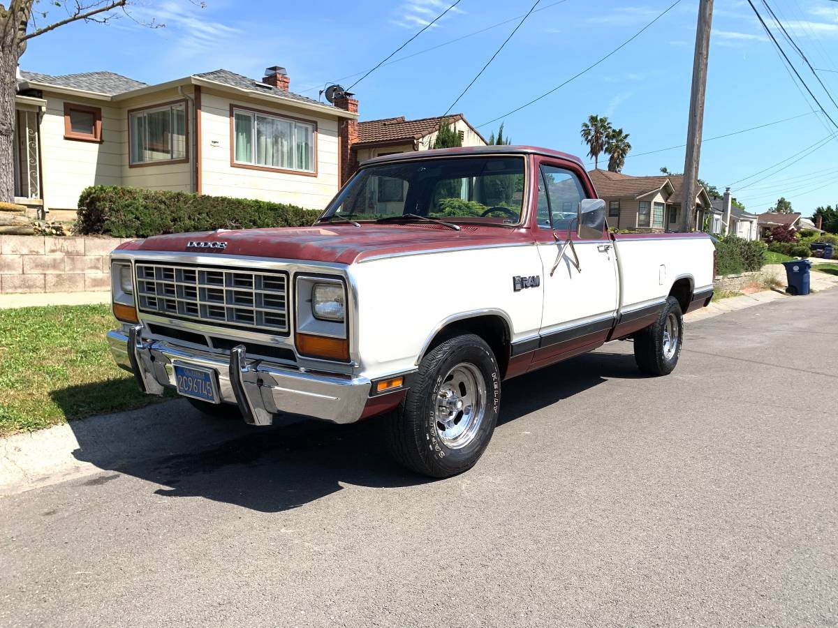 dodge ram van 1982